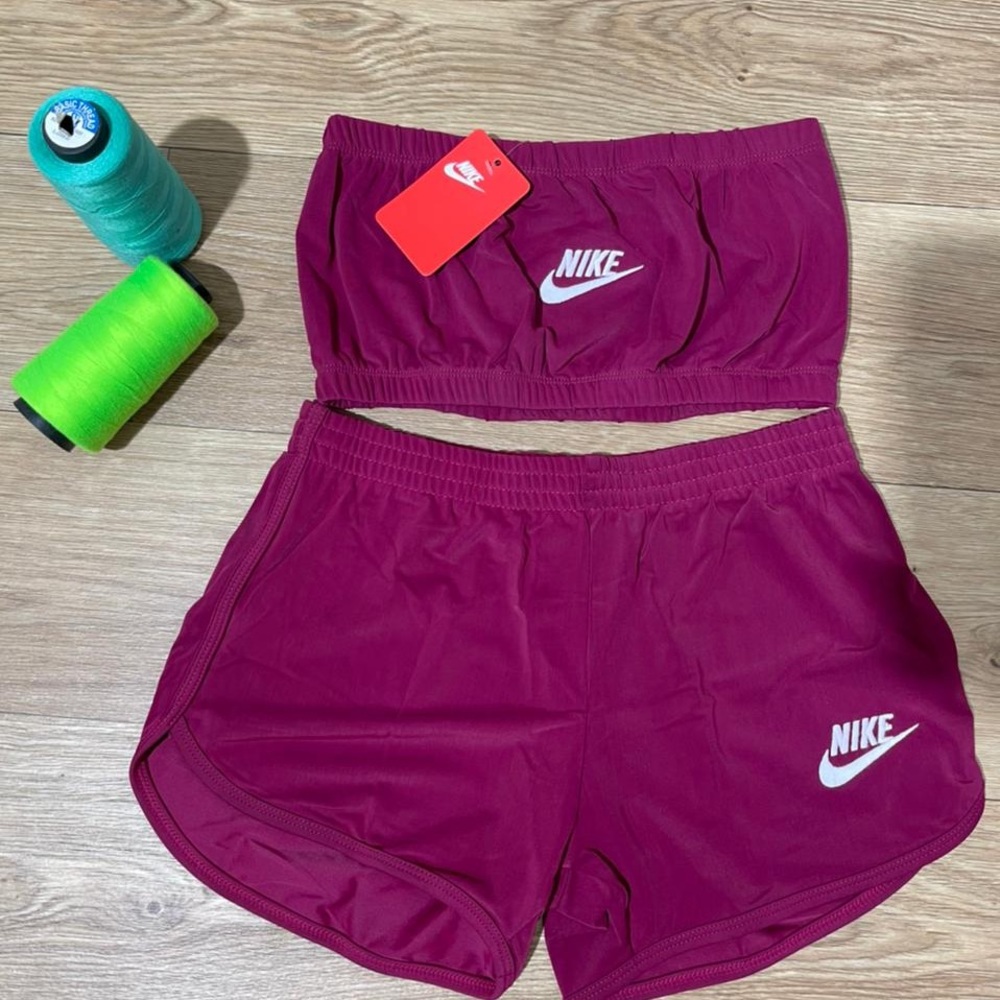Women Small Nike Set NWT